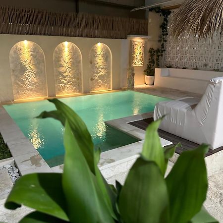 Ellies Hotel Нуса Дуа Екстериор снимка