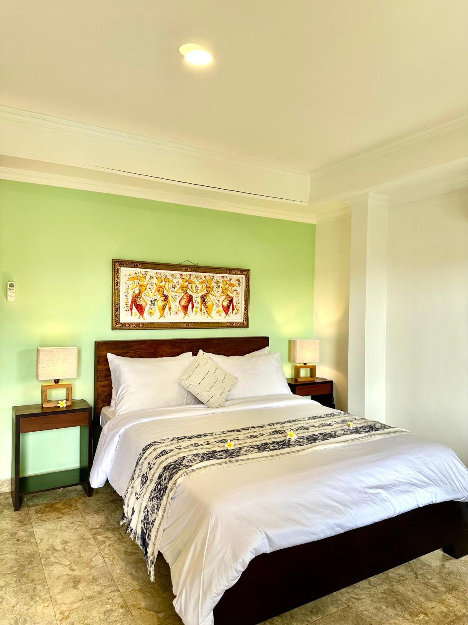 Ellies Hotel Нуса Дуа Екстериор снимка